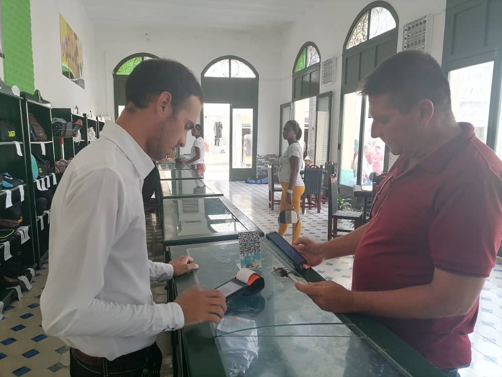 Business Group of Commerce promotes accessibility of banking services process in Camagüey