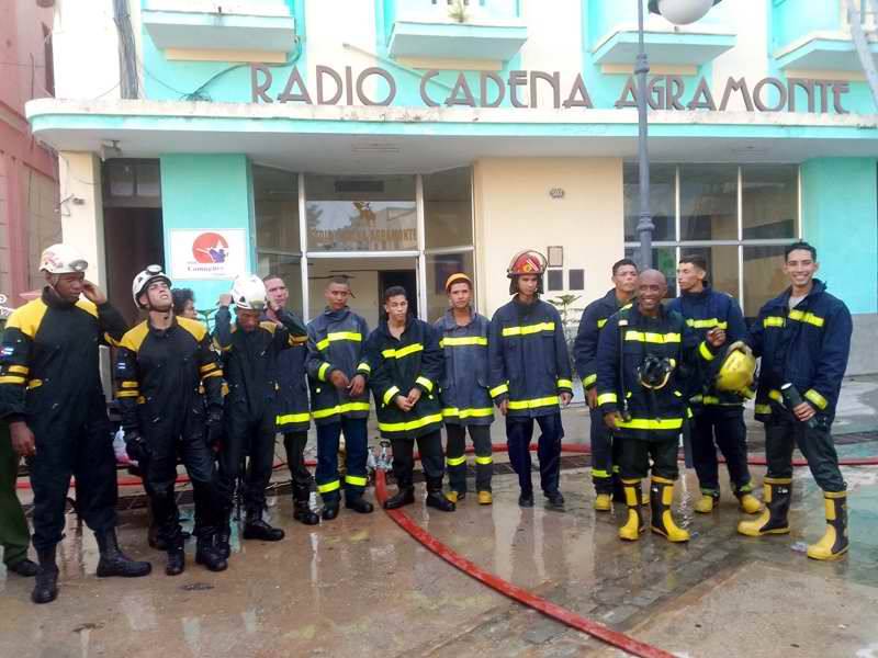 Díaz-Canel and other leaders congratulate Cuban firefighters on their day (+ Post and Letter)
