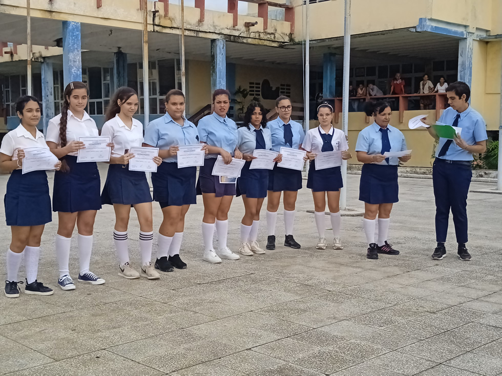 Celebran Día Internacional del Estudiante en Centro Mixto Máximo Gómez Báez, de Camagüey