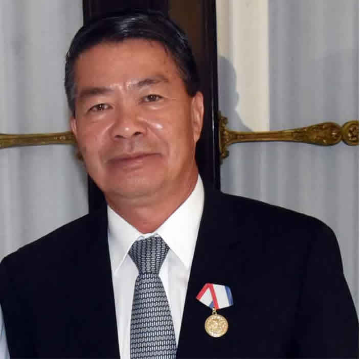 Confieren Medalla de la Amistad a Embajador de Vietnam en Cuba (+ Post)