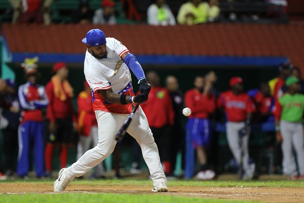 Venezuelan Tello wins home run derby in Star Series