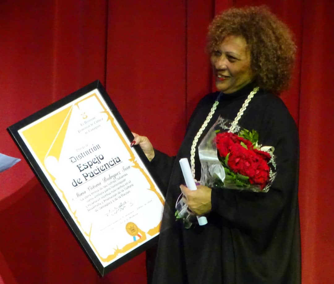 Espejo de Paciencia Award for María Victoria Rodríguez at Culture Week