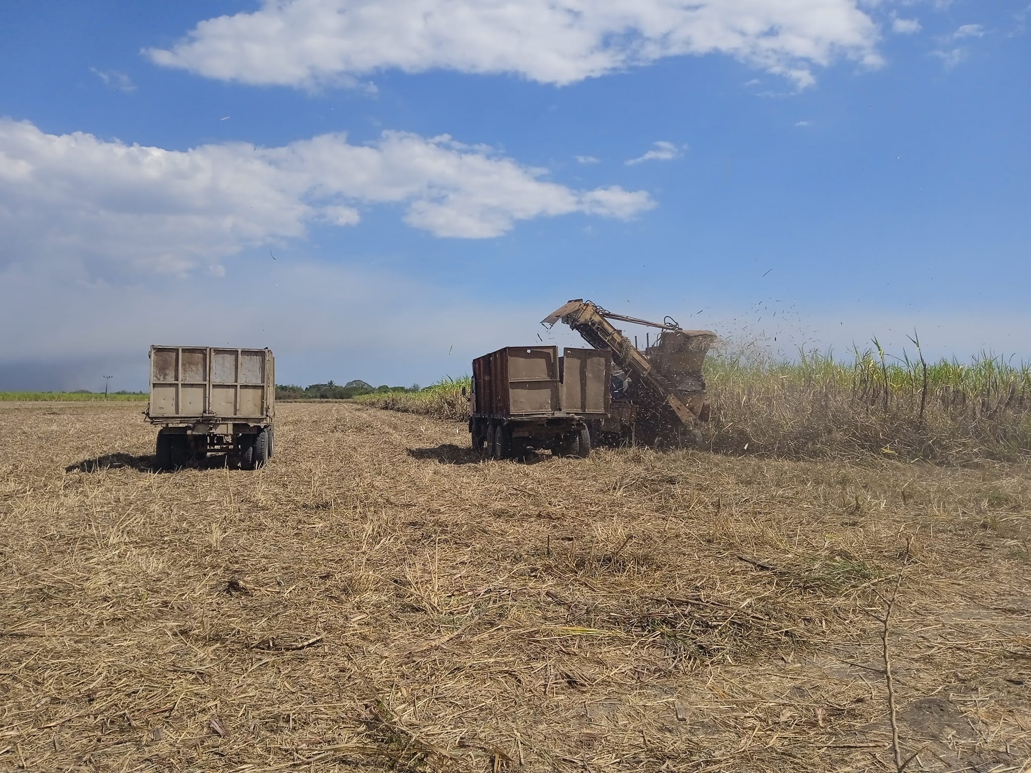 Constata Díaz-Canel quehacer en empresa cañera de Santa Cruz del Sur, Camagüey