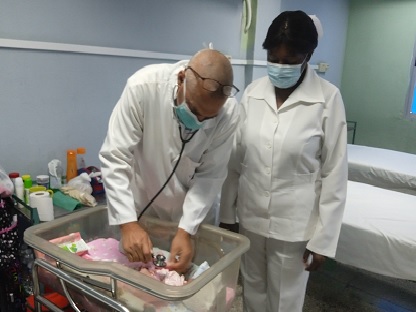 Programme Kangourou: soins complets pour les nouveau-nés prématurés (+ Photos)