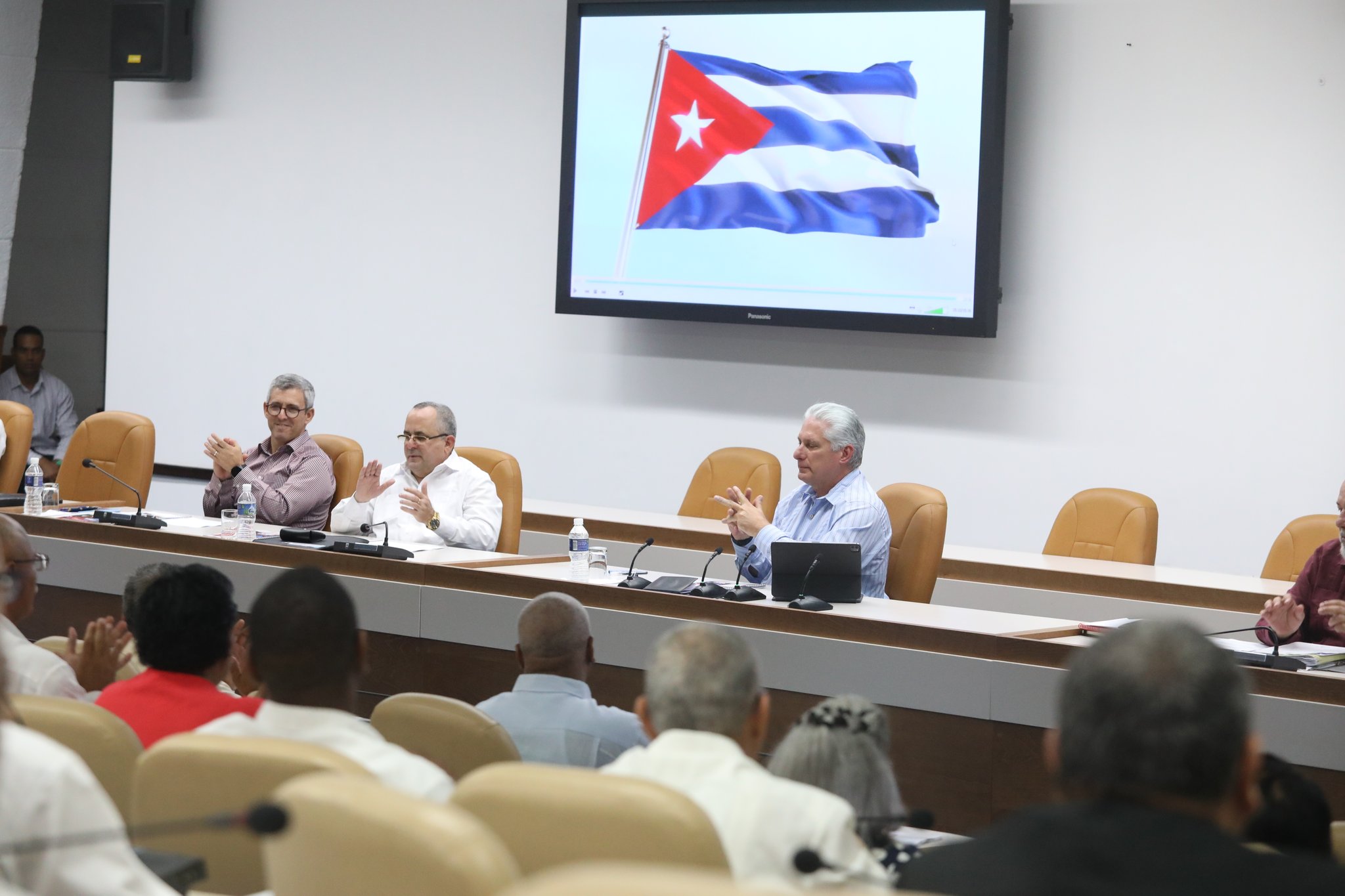 Díaz-Canel: hay que defender el deporte cubano (+ Fotos)