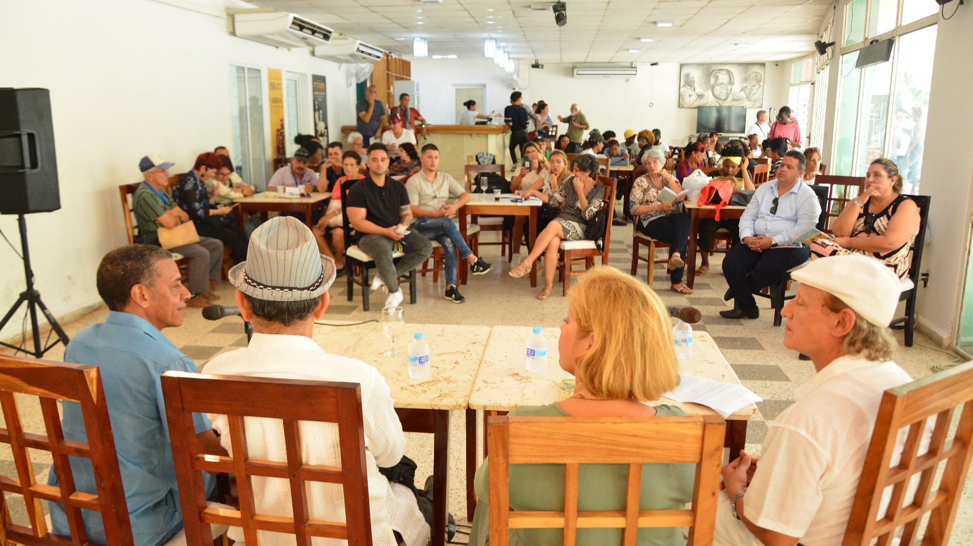 De Brasil, Isabel Monal y López Sacha en la primera jornada de la Feria del Libro en Camagüey