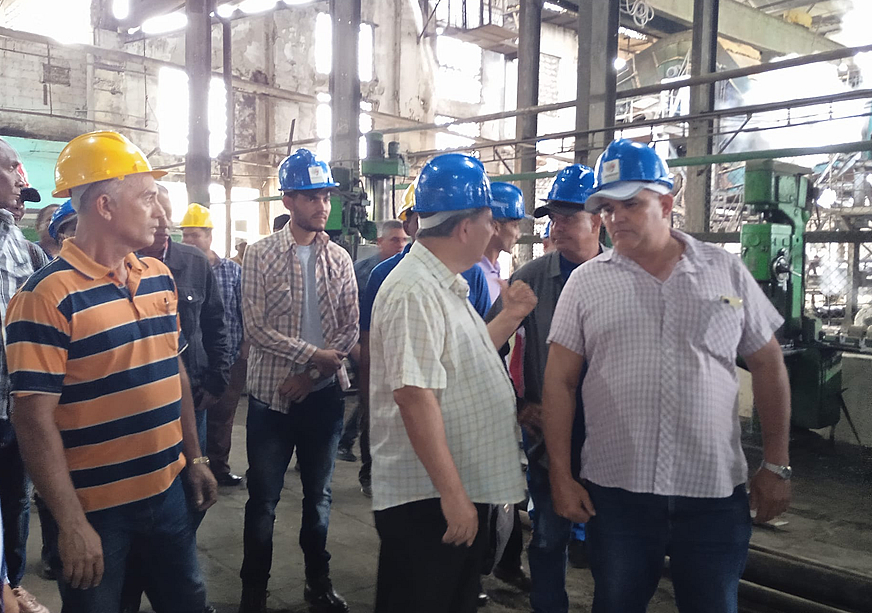 Party leader evaluates sugar harvest and agricultural work in Camagüey (+ Photos)