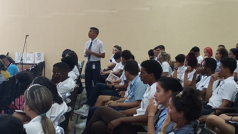 High School students in Camagüey debate about their future (+ Photos) 