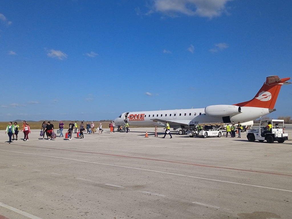 Le premier groupe de Cubains bloqués en Haïti arrive à l'aéroport de Camagüey (+ Photos)