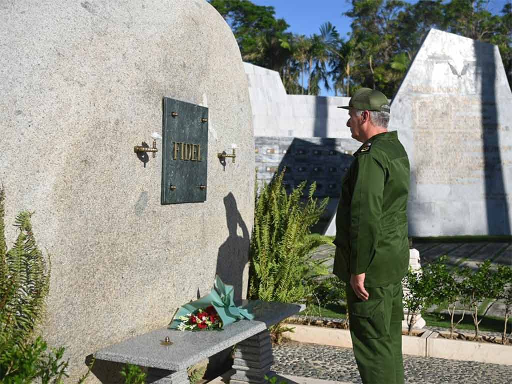Díaz-Canel rinde tributo a Fidel Castro en Santiago de Cuba