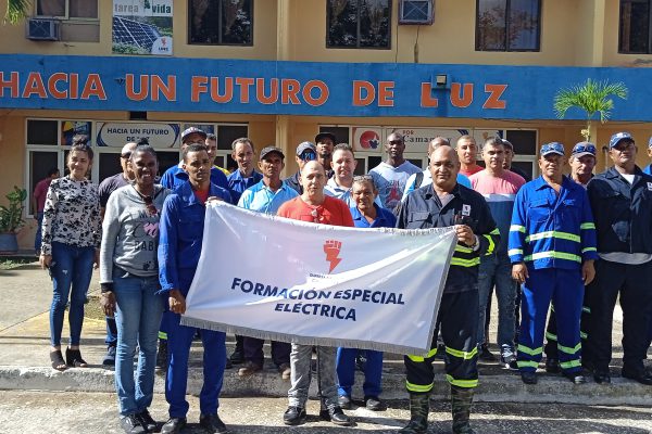 Trabajadores eléctricos camagüeyanos a Guantánamo