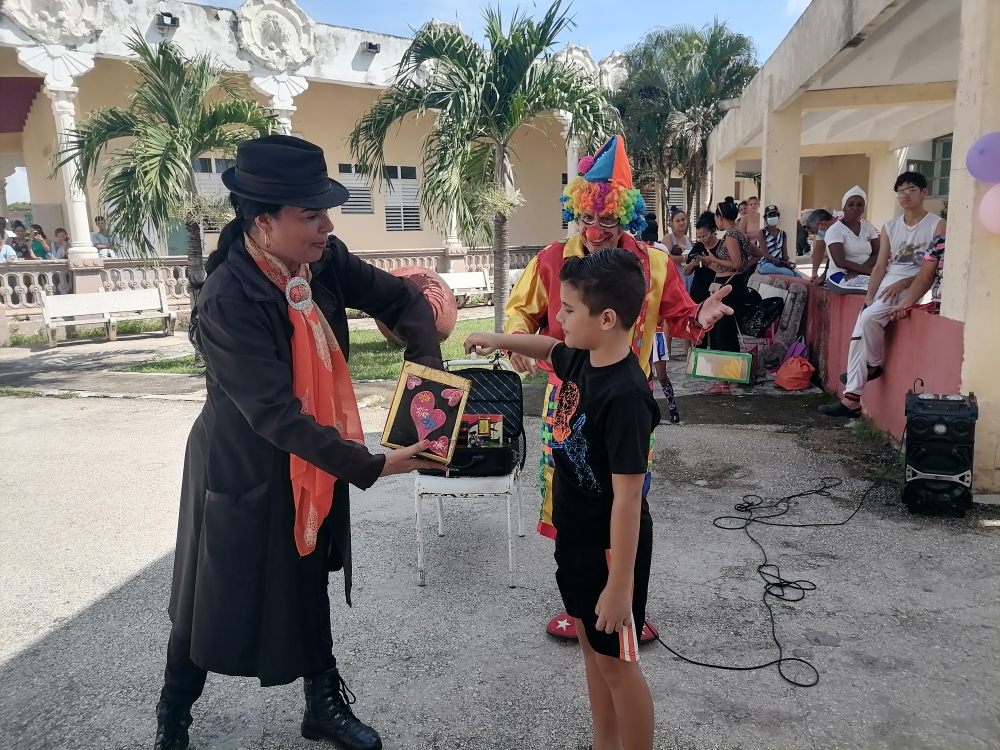 Risas y magia: un encuentro cultural en el Hospital Pediátrico de Camagüey (+ Fotos)
