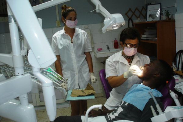 Acredita Facultad de Estomatología todas sus especialidades (+ Post)