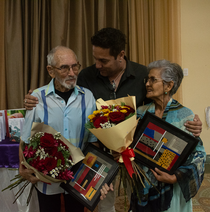 Homenaje a la raíz titiritera: un canto a René y Maribel