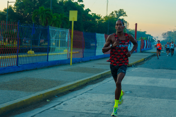 Triunfan triatletas cubanos en Carrera San Silvestre