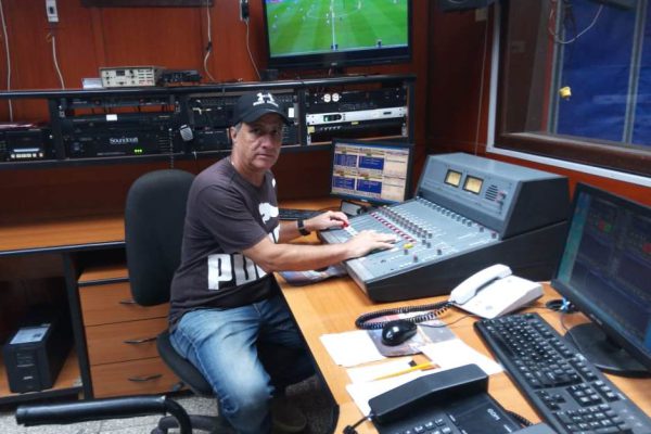 Realizadores de sonido: pilares de la calidad auditiva en la radio camagüeyana