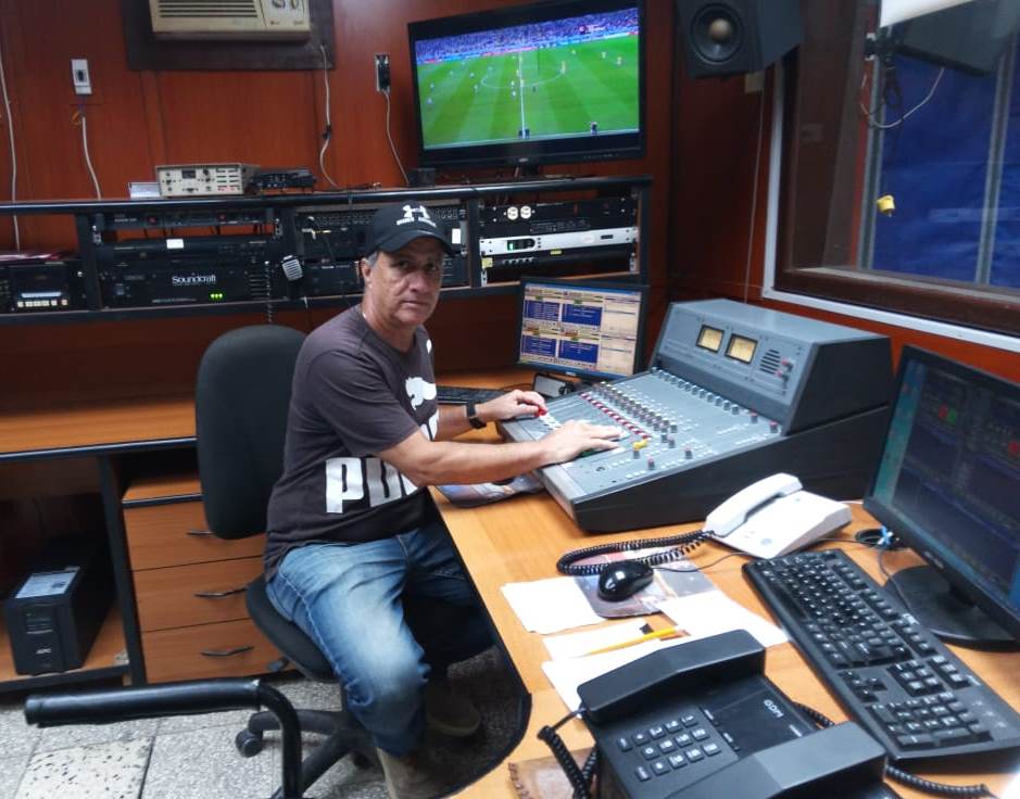 Realizadores de sonido: pilares de la calidad auditiva en la radio camagüeyana