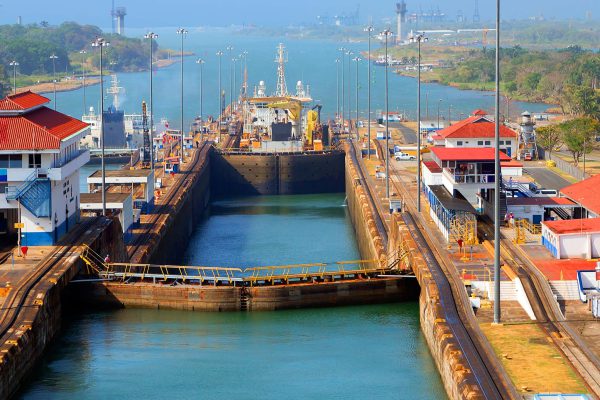 Trump enciende a Panamá