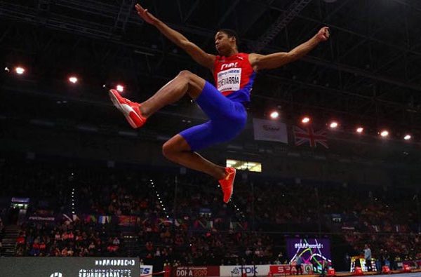 Regresa al cajón de saltos el camagüeyano Juan Miguel Echevarría