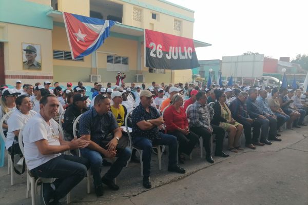 Reconocen en Camagüey a colectivos y trabajadores destacados de la Industria Alimentaria (+ Fotos)