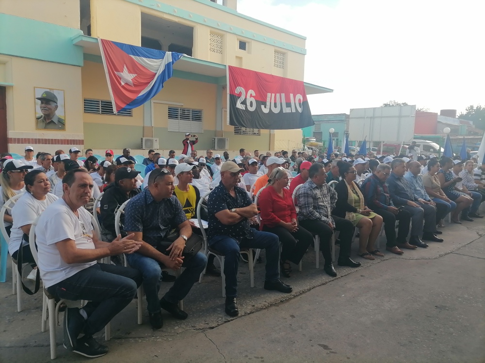Reconocen en Camagüey a colectivos y trabajadores destacados de la Industria Alimentaria (+ Fotos)