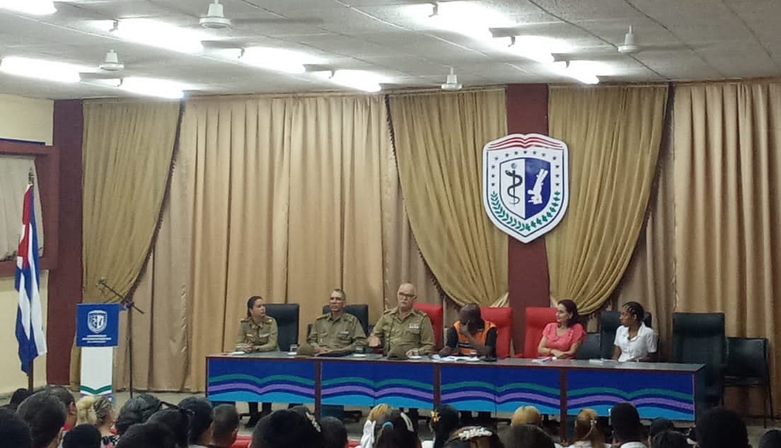 Intercambió Héroe de la República de Cuba con estudiantes camagüeyanos (+ Fotos)