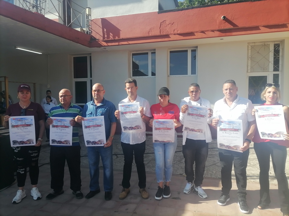 Celebran su día trabajadores del Sindicato del Comercio, la Gastronomía y los Servicios (+ Fotos)