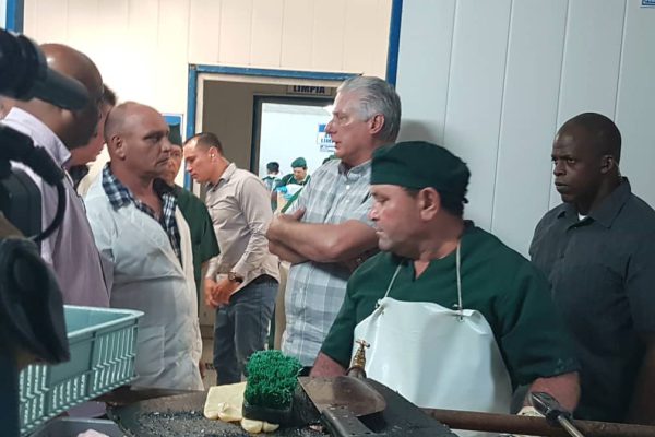 Intercambia Díaz-Canel con trabajadores del municipio de Sibanicú