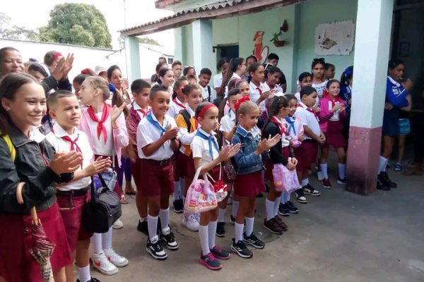 Comenzó en Céspedes Asamblea Pioneril 64 Aniversario (+ Fotos)