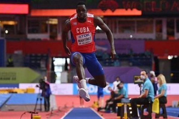 Triplista Lázaro Martínez con buen arranque en temporada invernal