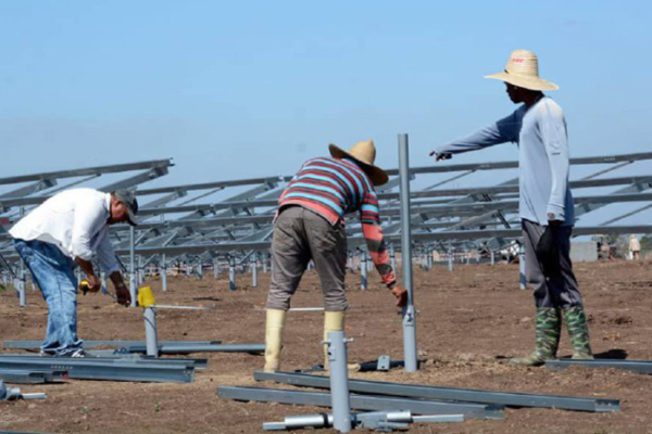 Prosiguen labores constructivas en nuevo parque fotovoltaico