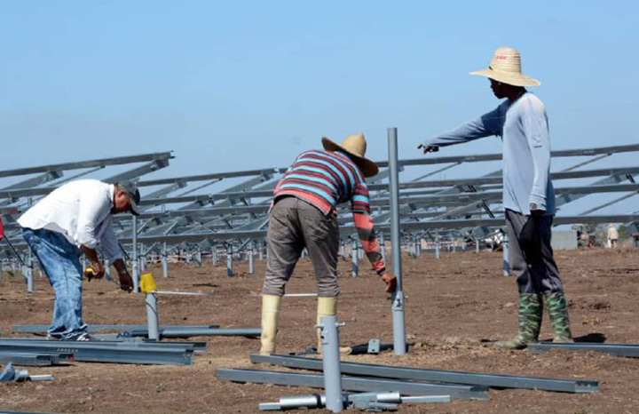 Prosiguen labores constructivas en nuevo parque fotovoltaico