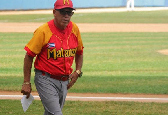 Pruebas médicas descartan ictus a Armando Ferrer, director del equipo de beisbol de Matanzas