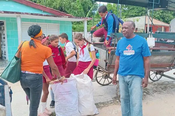 Vecinos de Céspedes activos en la recuperación de materias primas (+ Fotos)