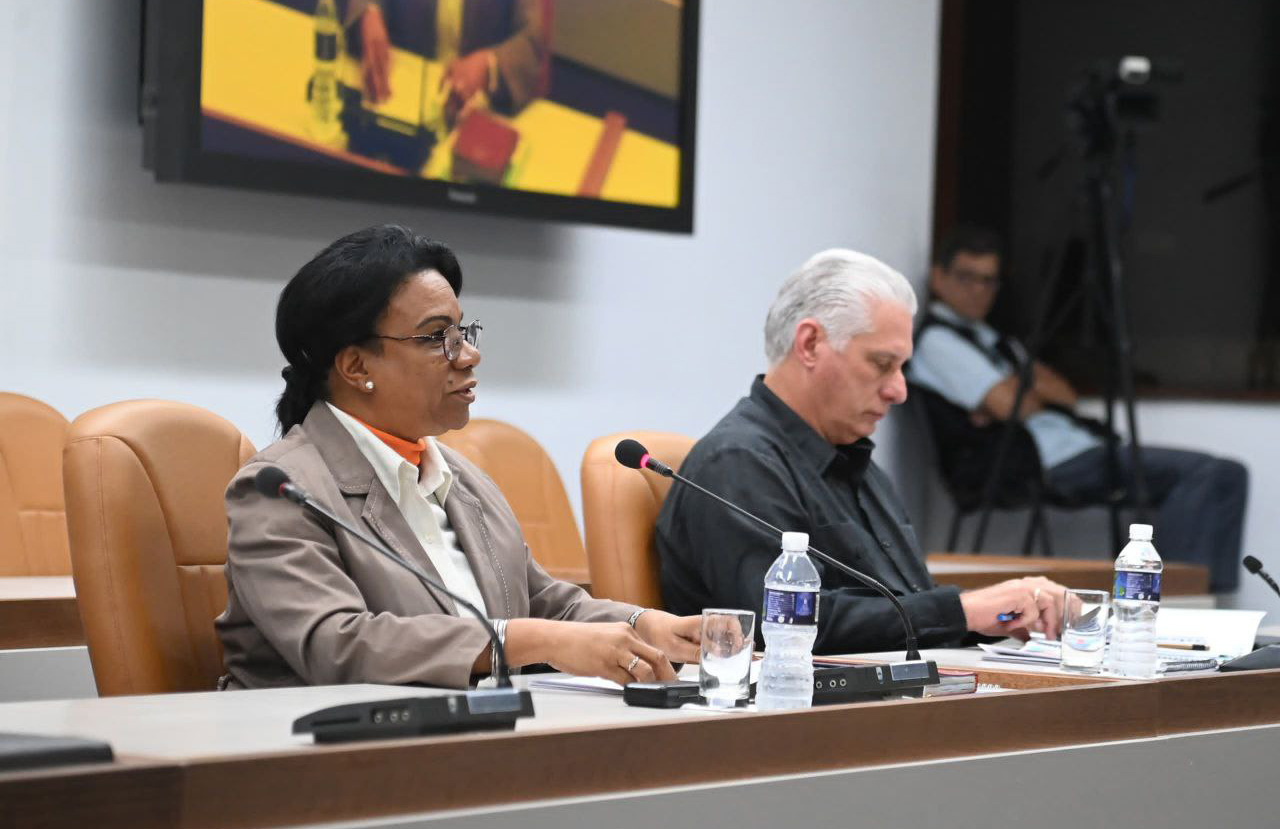 Asistió Díaz-Canel al balance del Instituto de Deportes