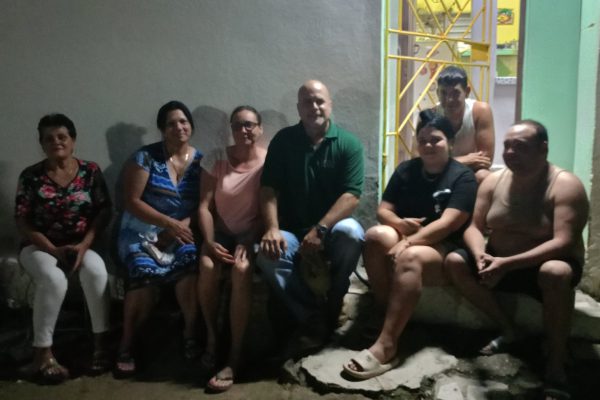 Gerardo Hernández Nordelo lidera diálogo comunitario sobre prevención de drogas en Camagüey