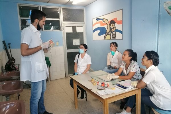 Humberto Cuervo: transforma vidas a través de la estomatología y la enseñanza (+ Fotos)