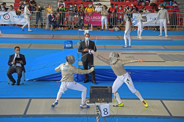 Esgrimista Yunior Balón se clasifica para Asunción 2025