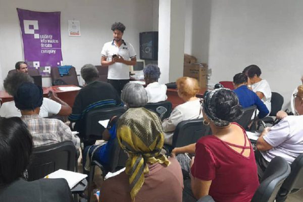Incentivan en Camagüey capacitación digital de personas mayores