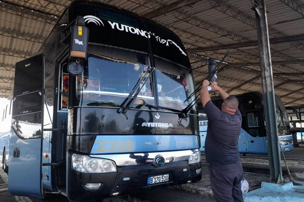 Base de Ómnibus Nacionales en Camagüey muestra progreso y compromiso laboral