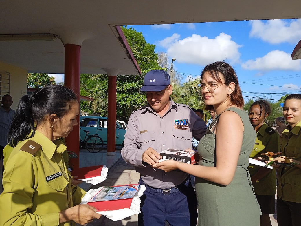 Reconocen labor del Órgano de Atención a Menores en su aniversario 63 (+ Fotos)