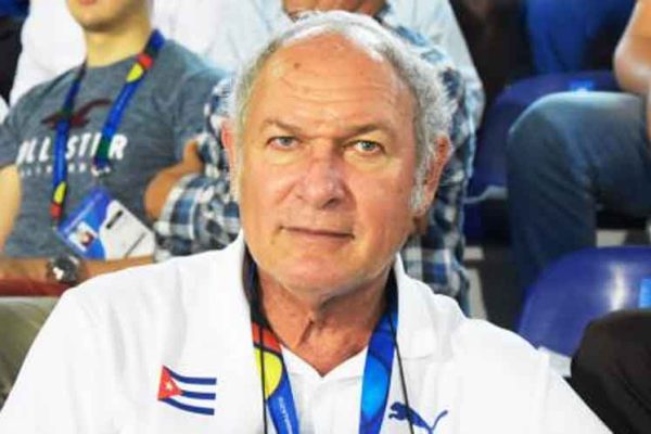 Cubano Alberto Juantorena recibe título de Doctor Honoris Causa