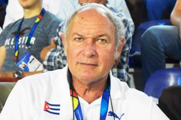 Cubano Alberto Juantorena recibe título de Doctor Honoris Causa