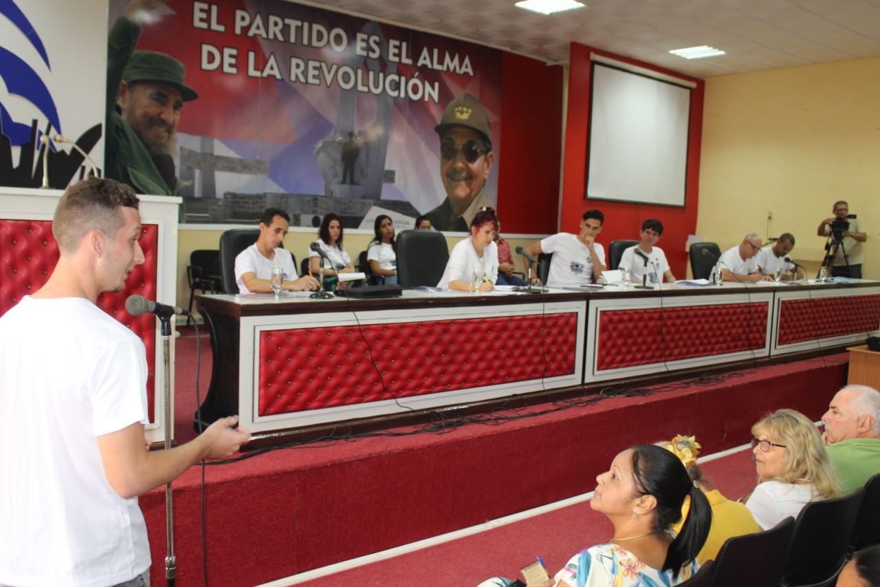 Analizan estudiantes universitarios de Camagüey funcionamiento de organización juvenil (+ Fotos)