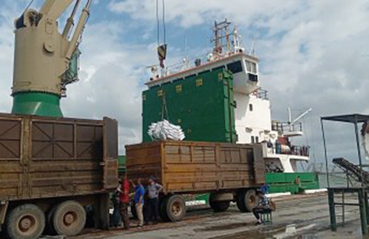 Agilizan descarga de arroz en Puerto Nuevitas para canasta familiar normada