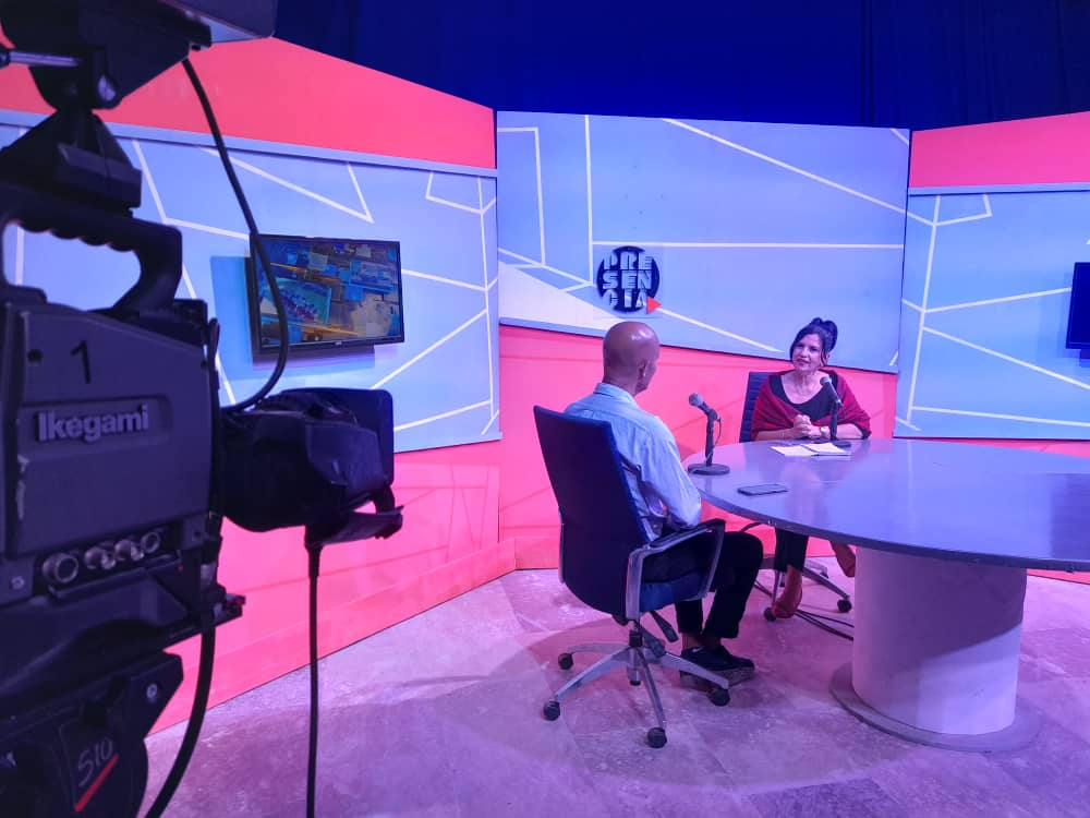 Una artista del periodismo con la dignidad ante la cámara (+ Fotos y Post)