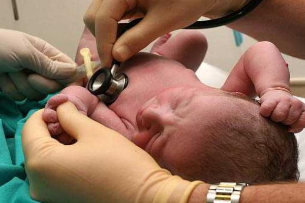 Exhibe Camagüey baja tasa de mortalidad infantil en 2025