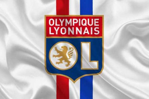 Interrumpen derbi en fútbol francés por proyectil contra árbitro