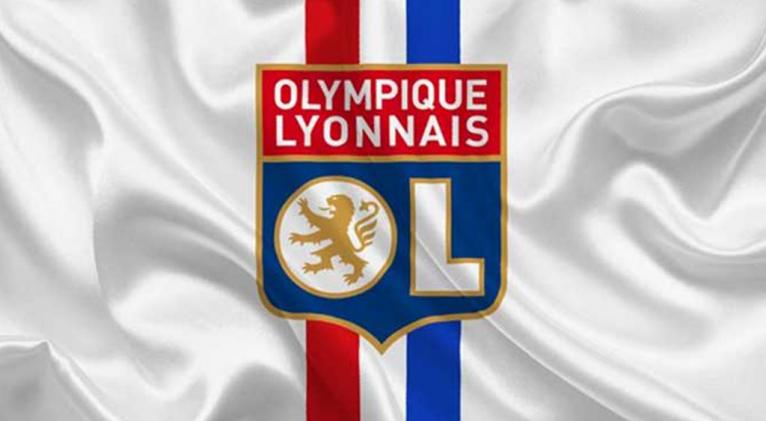 Interrumpen derbi en fútbol francés por proyectil contra árbitro