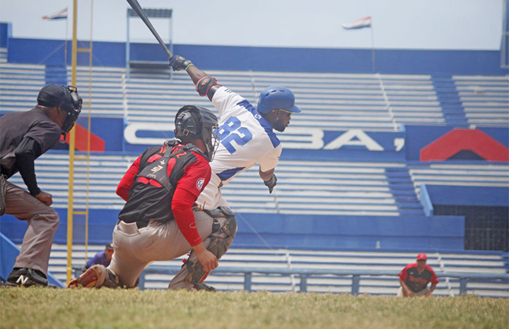 Los líderes se sacuden el polvo en la Liga Élite
